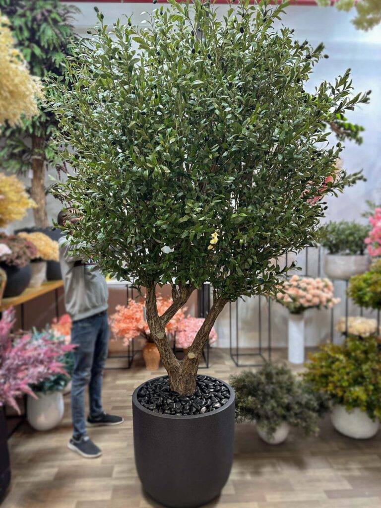 Create a serene atmosphere with our Artificial Olive Tree. Its impressive height and width bring Mediterranean charm without maintenance demands. 🏡