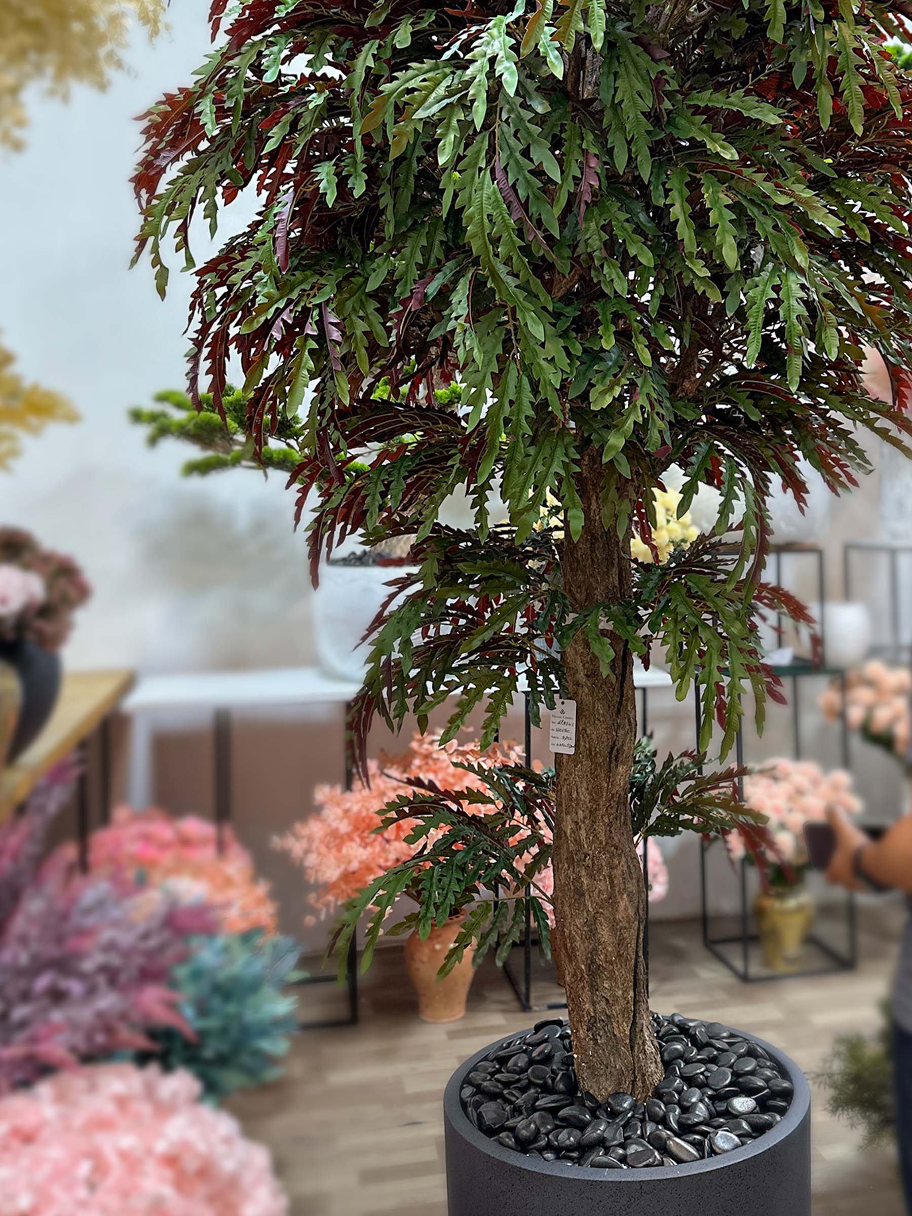 9742(2) Discover the beauty of our artificial tree leaves in dark green-bronze and red, perfect for adding grandeur to any environment. Shop now!