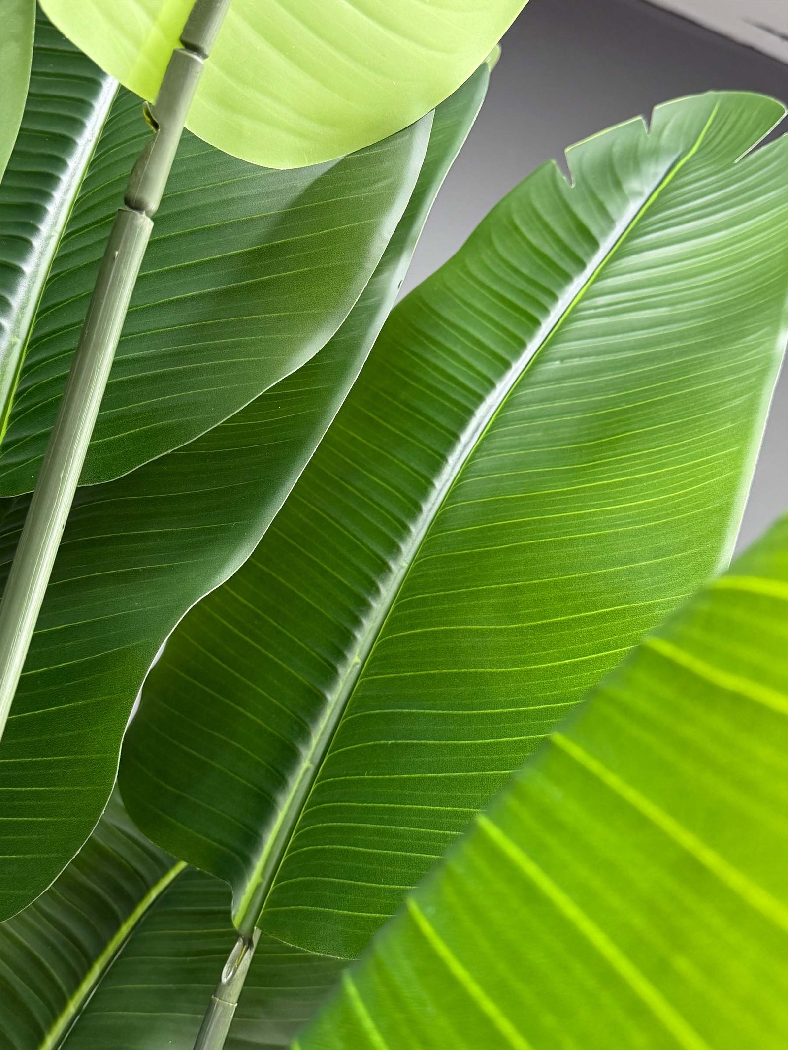 vx-9993(2) Artificial Banana Leaf Plant on Honeycomb Vessel