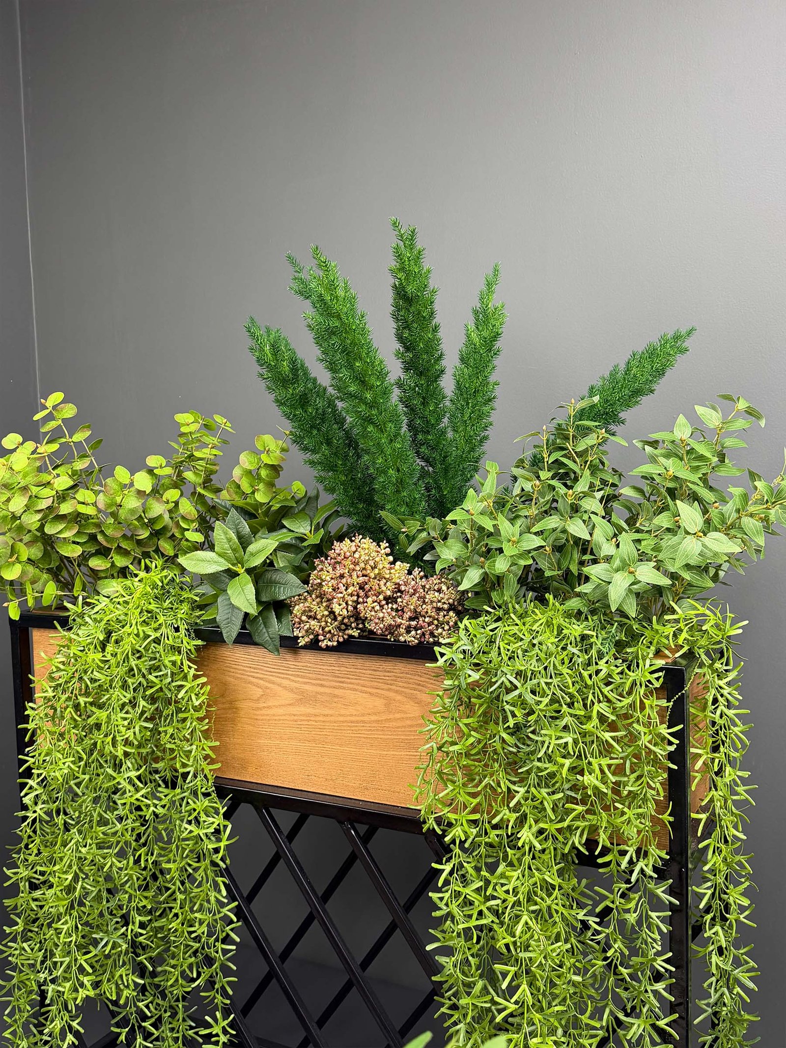 vx-9995(1) Artificial Mixed Greenery Oak & Iron Planter
